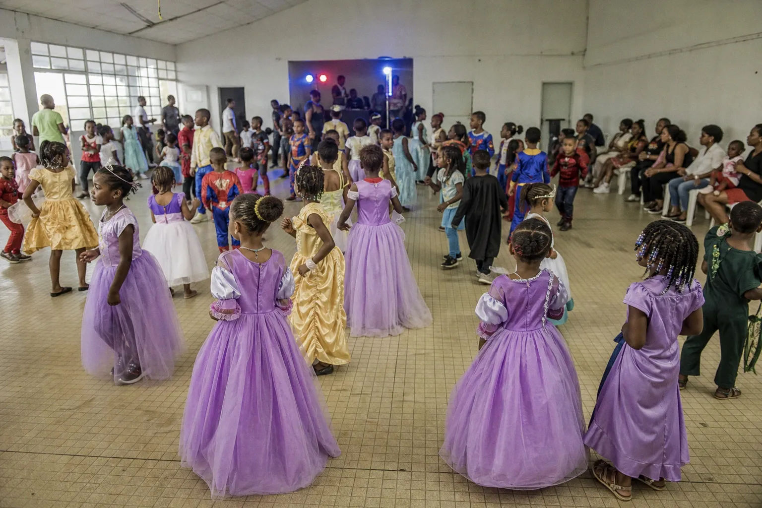 Aux Abymes, 40 cousins réunis pour un bal de princes et princesses placé sous le signe de la famille
