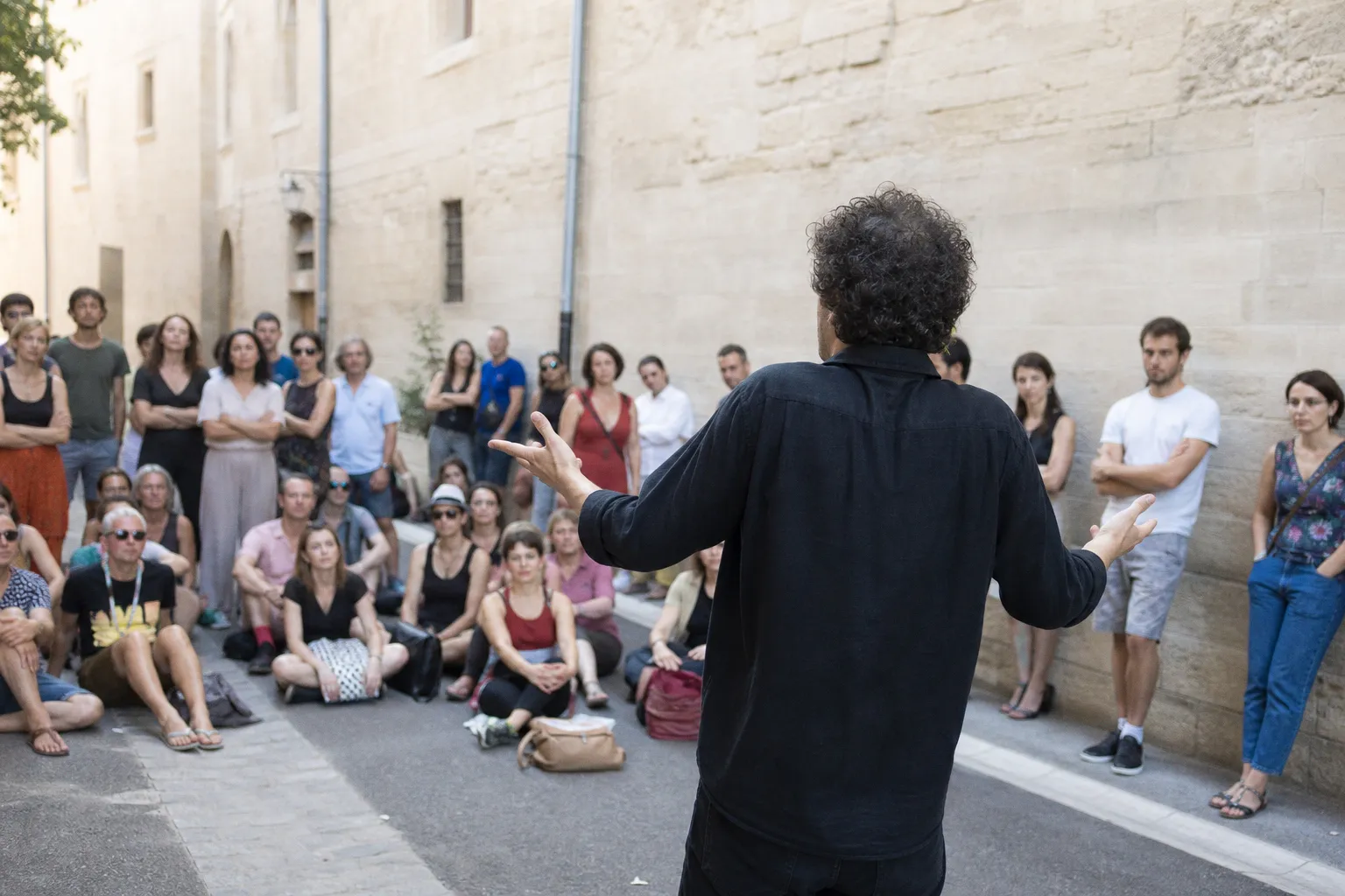 Festival Off Avignon : pourquoi le temps fort « Place aux auteur·rices » est incontournable